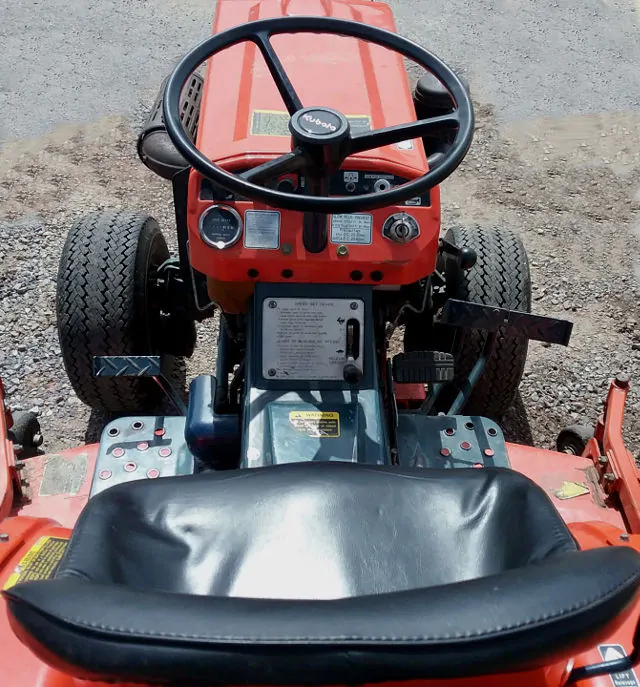 Kubota B7100HST open operator station and control layout